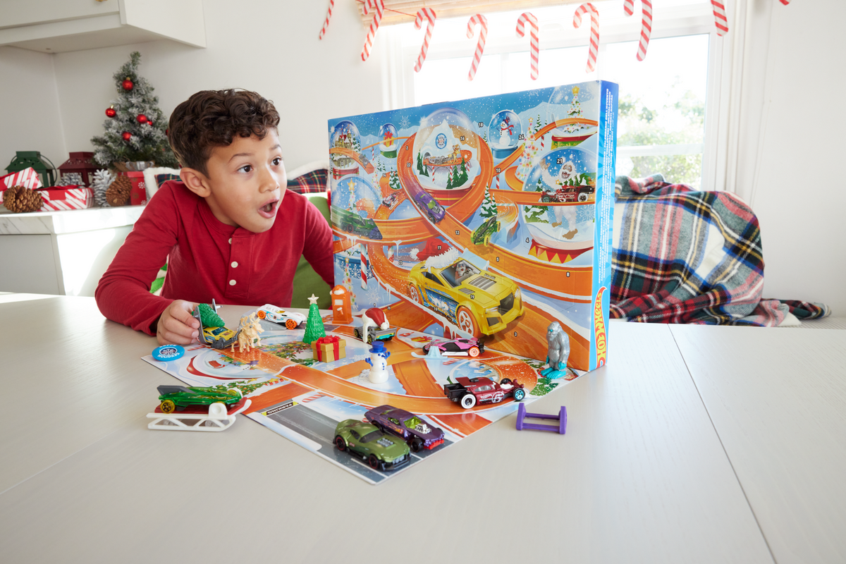 Hot Wheels Advent Calendar 2024, 8 Hot Wheels Toy Cars And 16 Accessories (24 Total Components)