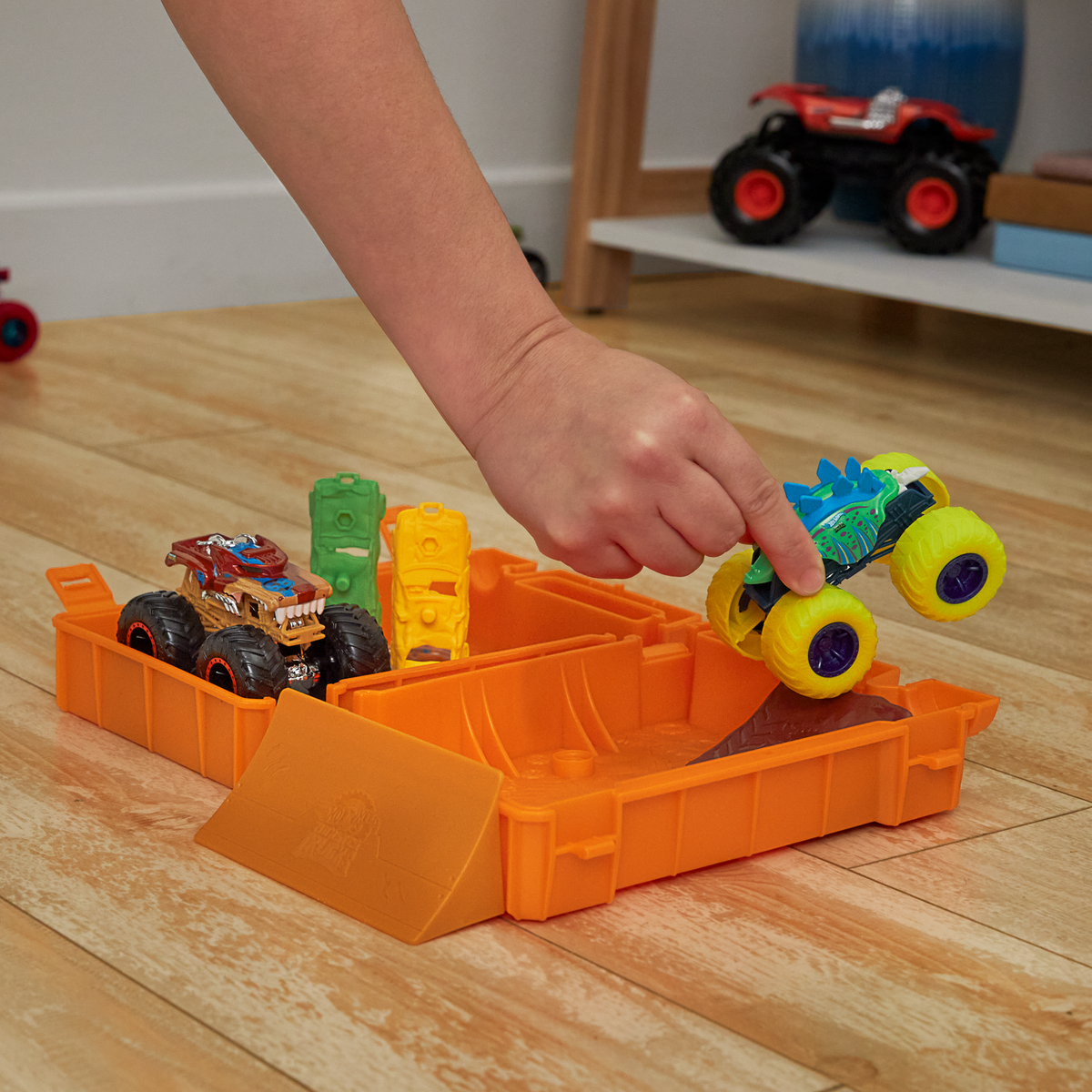 Hot Wheels Monster Trucks Fuel N’ Go Playset With 1:64 Scale Motosaurus Toy Truck & 2 Crushed Cars